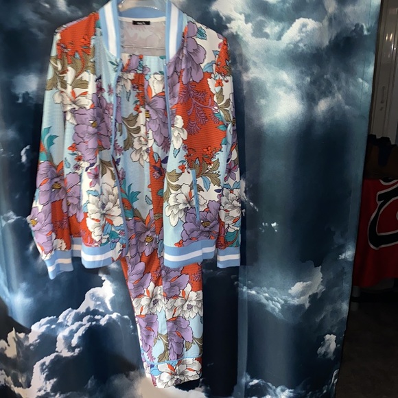 New: Avon Mark Pants Suit - Picture 3 of 9